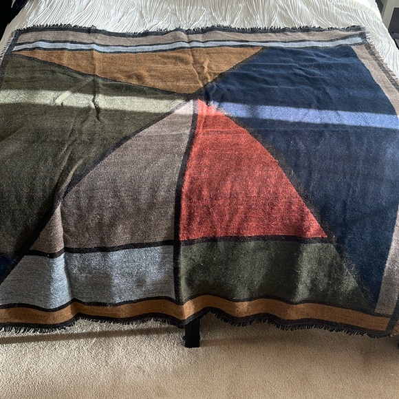 BP Geo Pattern Woven Square Blanket Scarf - Picture 4 of 4